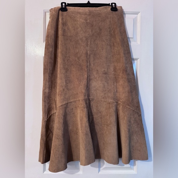 Brandon Thomas Dresses & Skirts - Brandon Thomas Suede Tan Women's Midi Skirt 33.5” Length Vintage Flowy Hem Camel